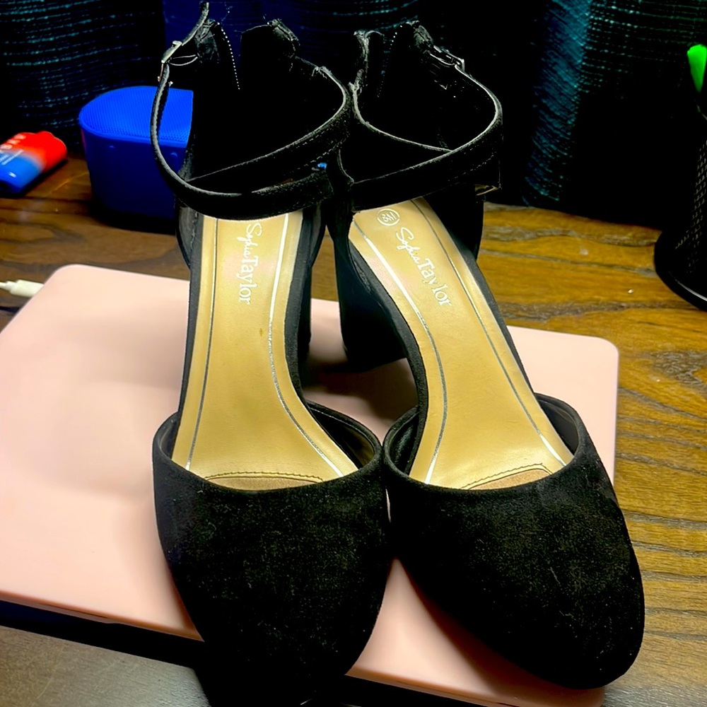 Sophia Taylor heels size 8M